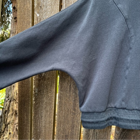 Gymshark Box Utility Long Sleeve Cut Out Elbow Crop Top In Black Sz S - Picture 6 of 15